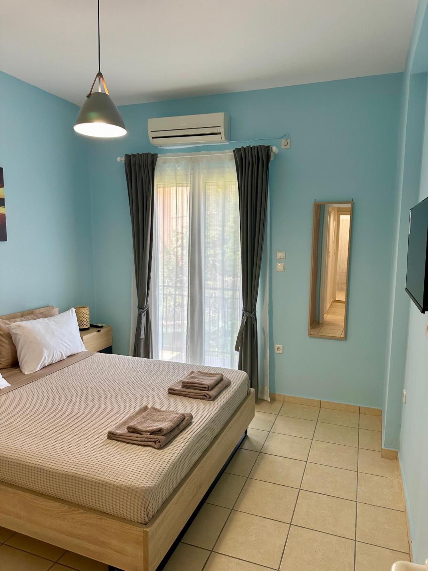 Seaside Escape Apartments - Poseidon Παλαιά Φώκαια Εξωτερικό φωτογραφία