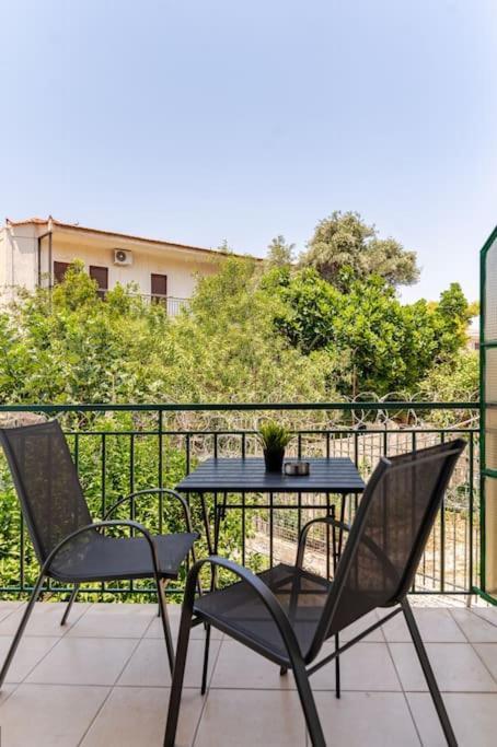 Seaside Escape Apartments - Poseidon Παλαιά Φώκαια Εξωτερικό φωτογραφία